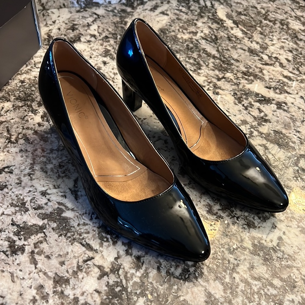 Vionic Women's 8.5 Madison Mia Black Patent Leather Heels
